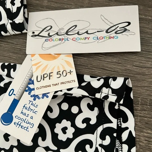 Lulu B UPF 50 Cooling Three Quarter Sleeve Top Black White Print NWT Size Small - Picture 8 of 9